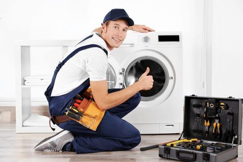 Appliance repair technician in Hamilton